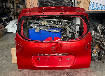 Captur. Arka bağaj kapısı