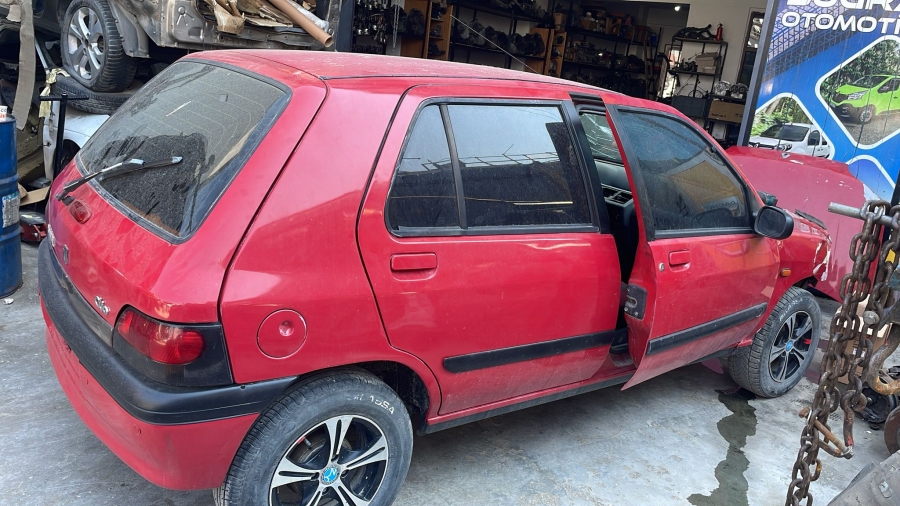 Clio 1 Fransız parçaları bulunur
