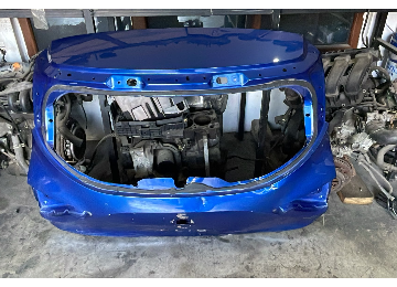 Clio 5 bağaj kapağı