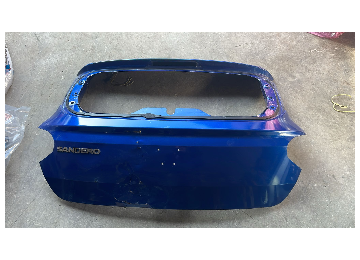 Dacia Sandero bagaj kapısı