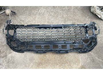 DUSTER III ÖN TAMPON IZGARASI 620263379R
