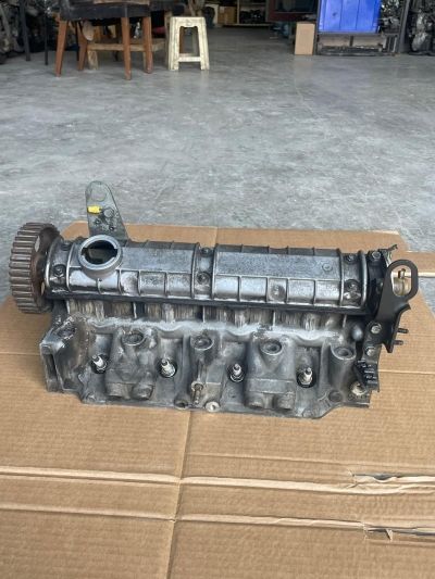 Megane 1  2.0 silindir kapağı