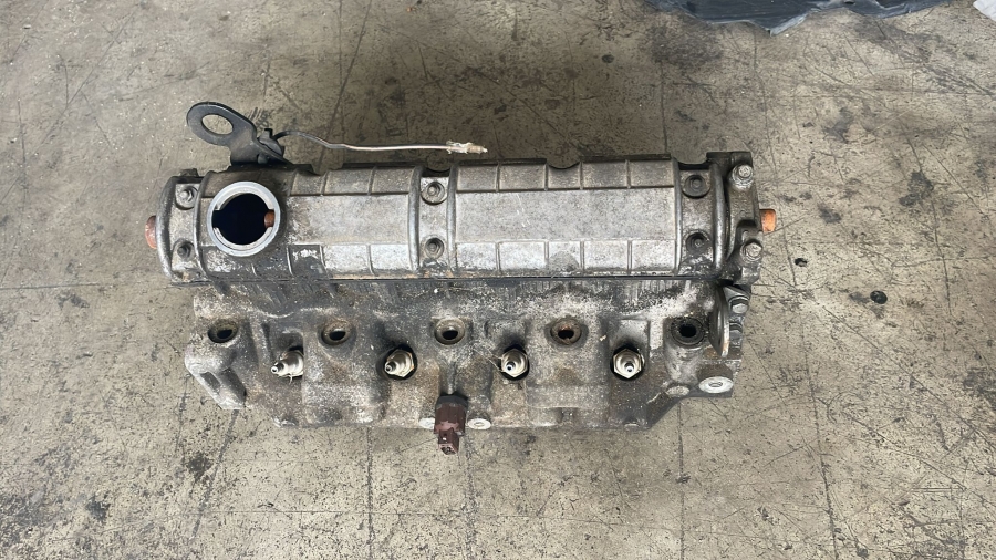 Megane 1 Laguna  2.0  silindir kapağı