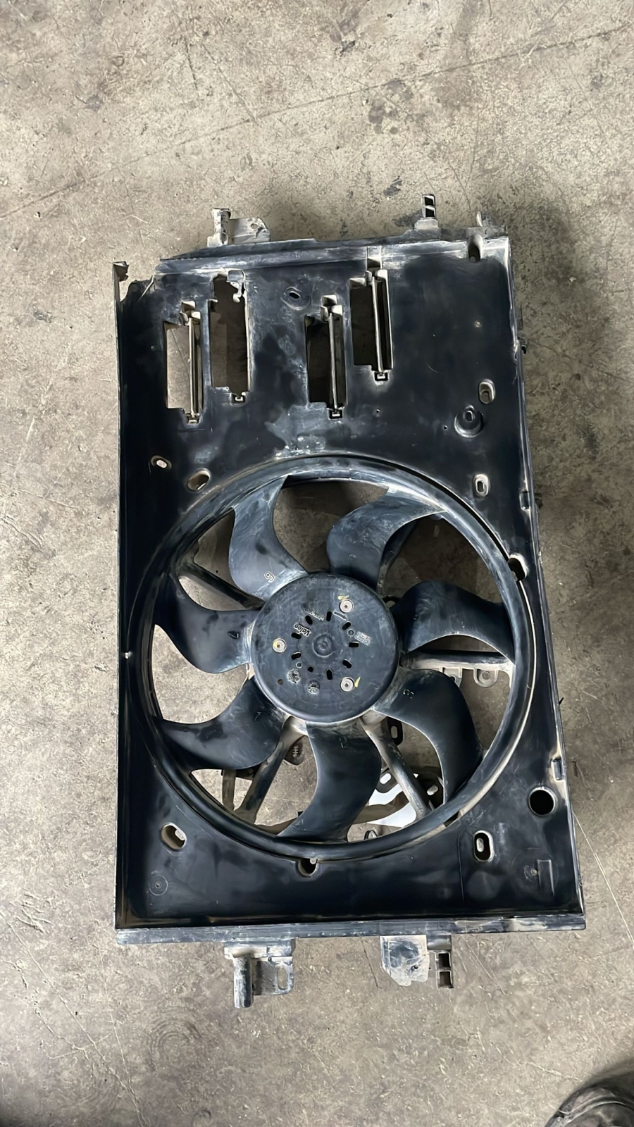 Sandero 3-III Duster 2-II Fan Motoru+Davlumbazı 1.0 Tce H4D 2020-> 214818260R -214817571R -Veka