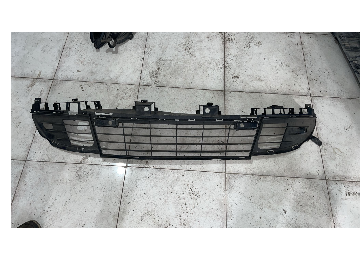 Scenic 3-III Ön Tampon Orta Izgarası (2009-2012) 622545401R